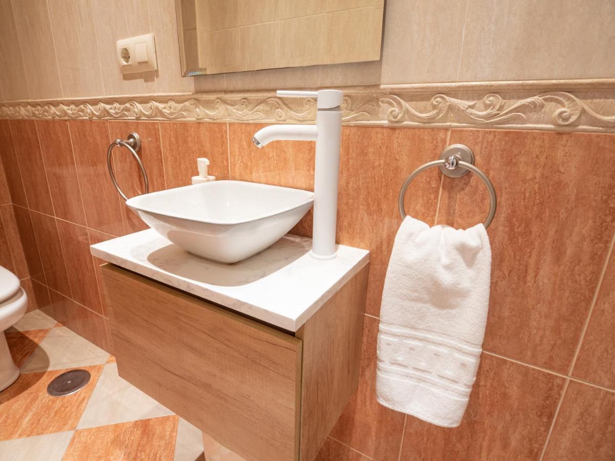 Home In Seville V33-B ภายนอก รูปภาพ